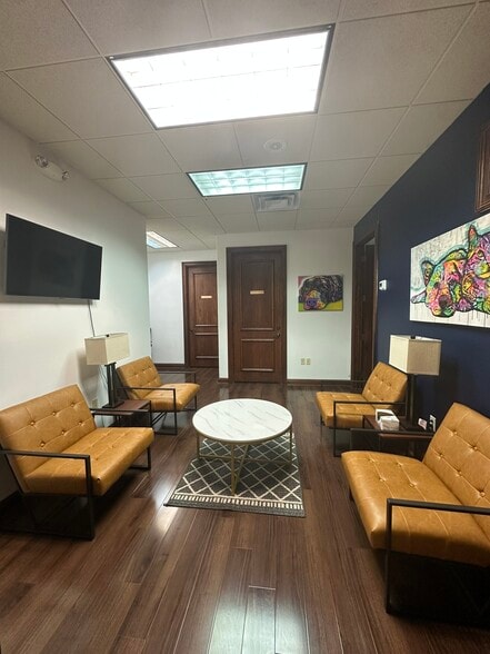 More Photos Of 6628 Bryant Irvin Rd, Fort Worth Office For Sale