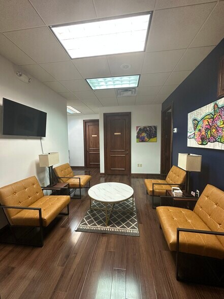 More Photos Of 6628 Bryant Irvin Rd, Fort Worth Office For Sale