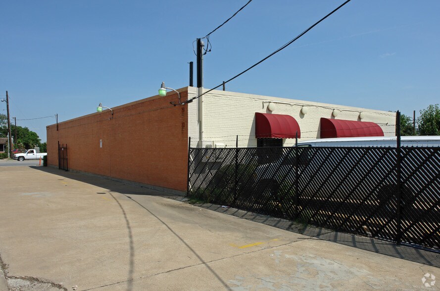 More Photos Of 2728 Mockingbird Ln, Dallas Warehouse For Sale