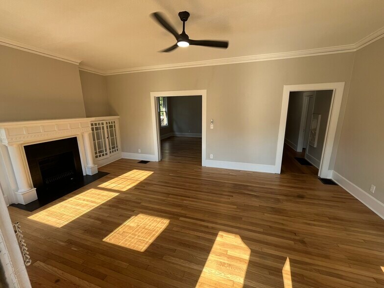More Photos Of 406 S Lewis St, Lagrange Office For Lease