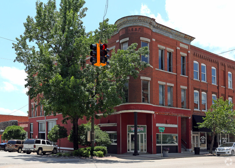 Primary Photo Of 126 E Dewey Ave, Sapulpa Storefront For Sale