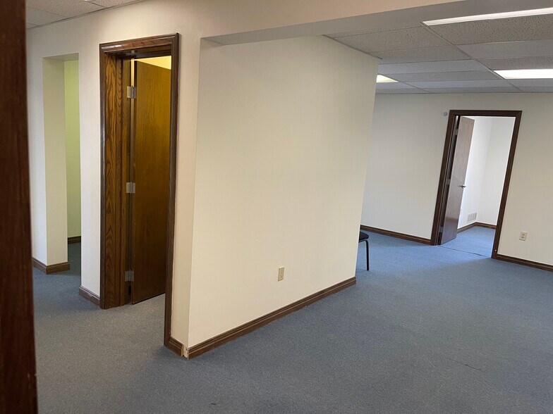 More Photos Of 600 Commerce Dr, Coraopolis Office Residential For Sale