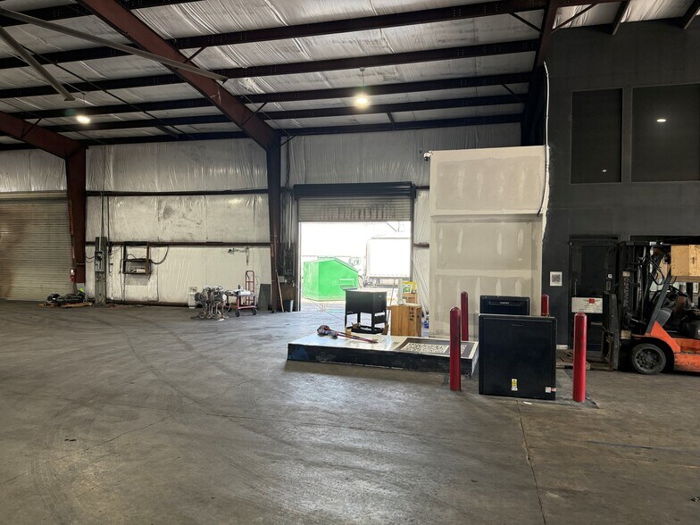 More Photos Of 5835 Star Ln, Houston Warehouse For Lease