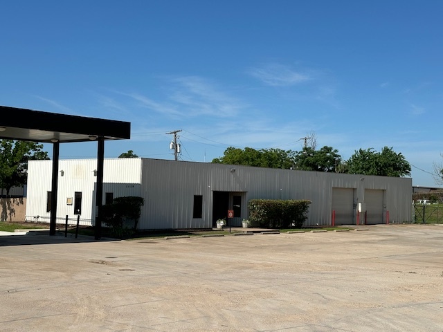 Primary Photo Of 2509 Minnis Dr, Haltom City Flex For Lease