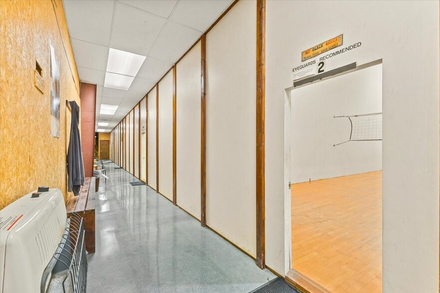 More Photos Of 309 E Springbrook Dr, Johnson City Flex For Lease