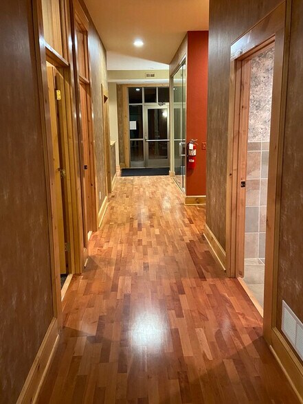 More Photos Of 9382-9386 Oak Ave, Waconia Medical For Sale