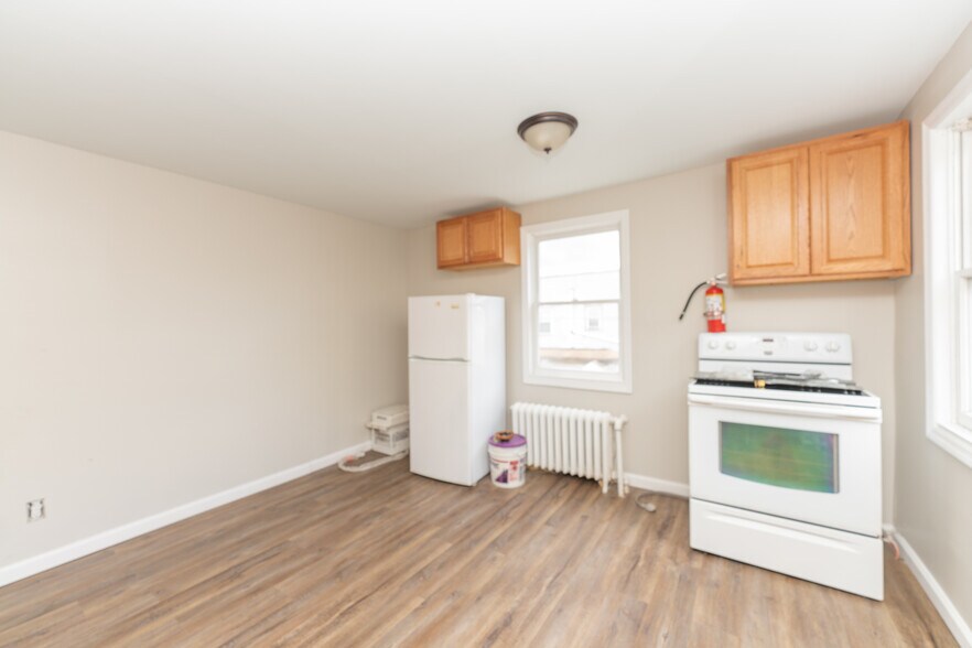 More Photos Of 117 N Lake Ave, Albany Storefront Retail Residential For Sale