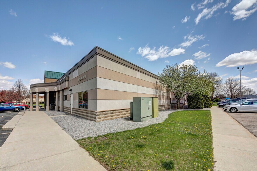 More Photos Of 1511 Northway Dr, Saint Cloud Medical For Sale