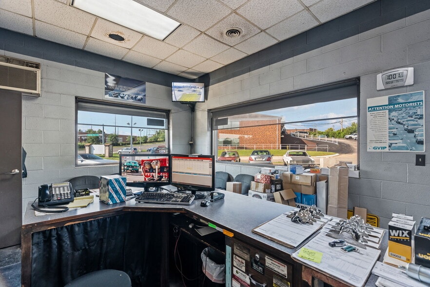 More Photos Of 14150 Sunswept Pk Court, Florissant General Retail For Sale