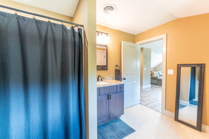 More Photos Of 110 Wauregan Rd, Canterbury Flex For Sale
