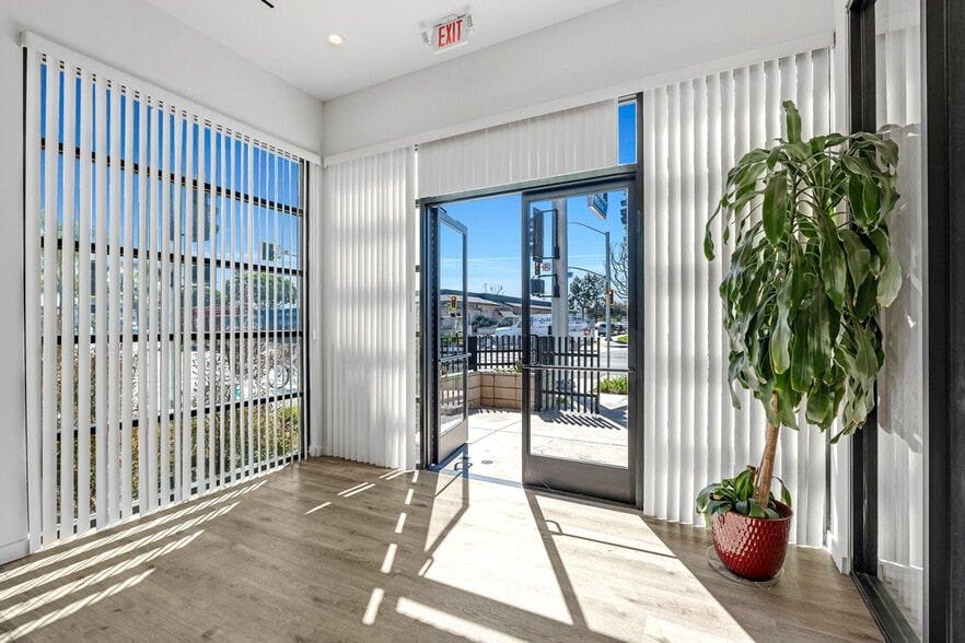 More Photos Of 752 W 19th St, Costa Mesa Loft Creative Space For Sale