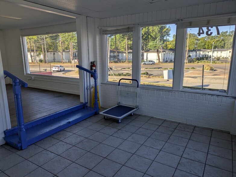 More Photos Of 734 Mt Moriah Rd, Memphis Loft Creative Space For Lease