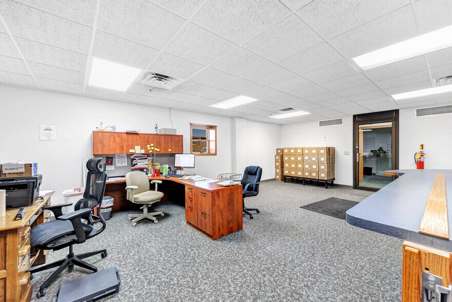 More Photos Of 2330 Pamperin Rd, Howard Manufacturing For Sale