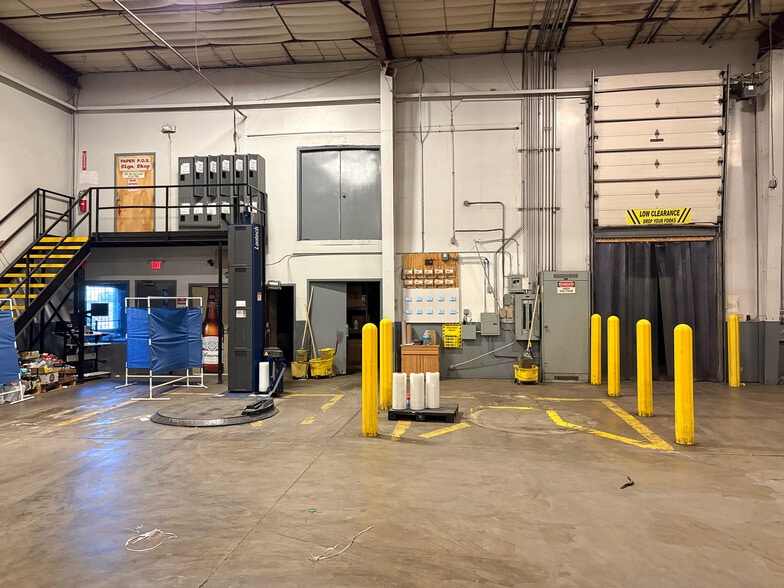 More Photos Of 2680 Sawmill Rd, Santa Fe Distribution For Sale