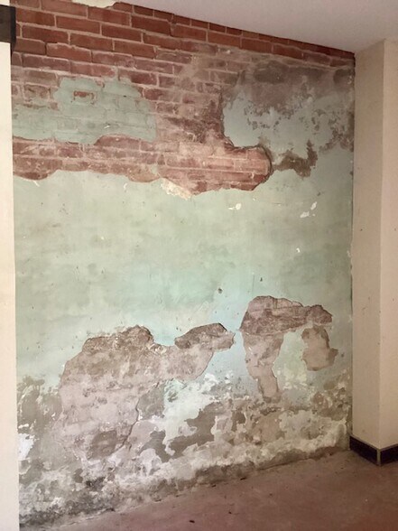 More Photos Of 189 Broadway St, Alba Storefront Retail Office For Sale