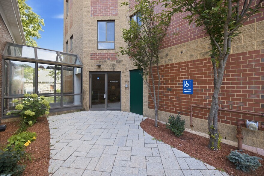 More Photos Of 63 Shore Rd, Winchester Medical For Sale