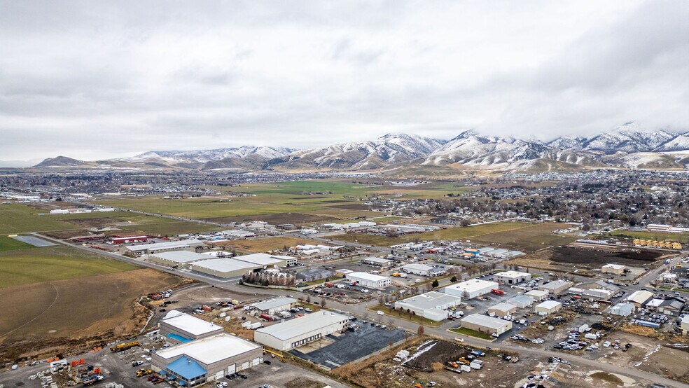 More Photos Of 3775 N 200 W, Hyde Park Service For Lease