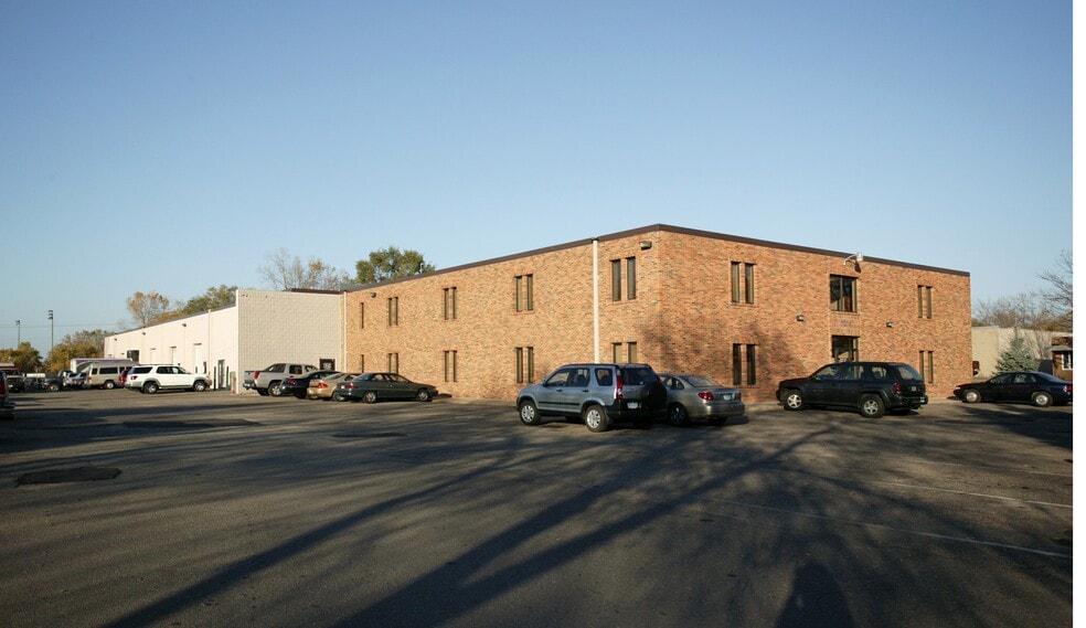 More Photos Of 7204 27th St W, Saint Louis Park Light Manufacturing For Lease
