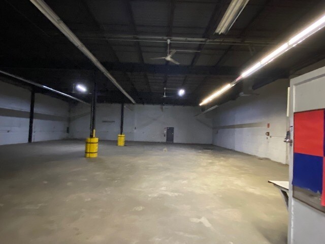 More Photos Of 27 Dodge Ave, North Haven Warehouse For Lease