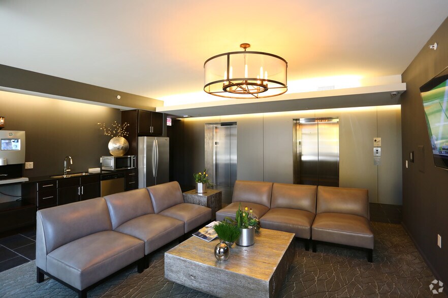 More Photos Of 123 N Desplaines St, Chicago Apartments For Lease