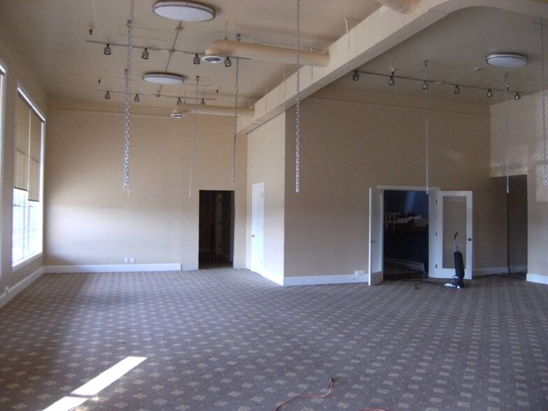 More Photos Of 5015-5025 Colorado Ave S, Seattle Warehouse For Lease