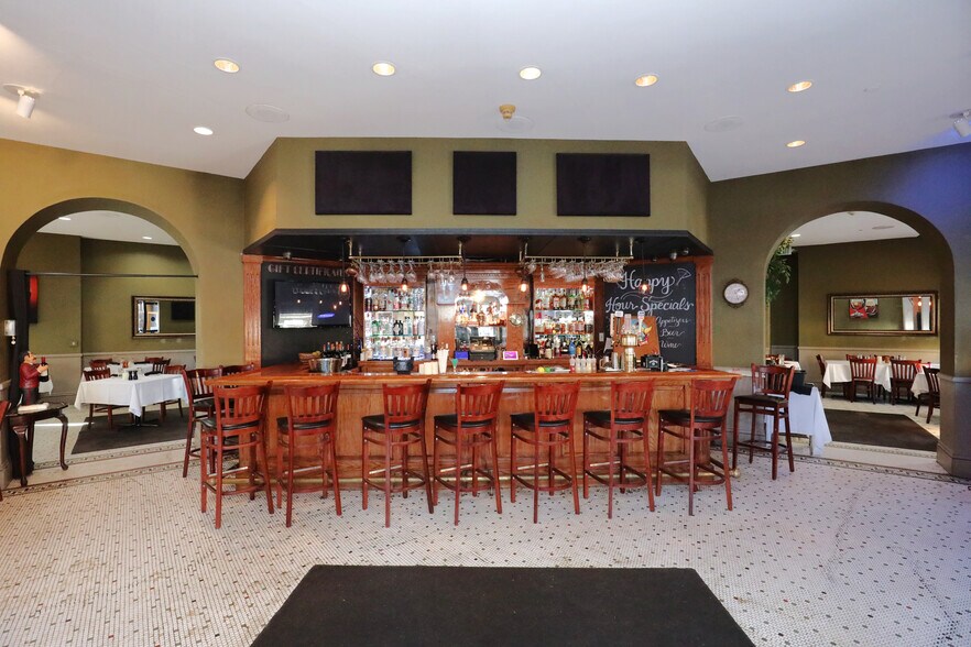 More Photos Of 37 John St, Kingston Apartments For Lease