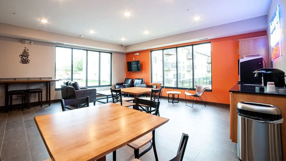 More Photos Of 1081 SW Fourth St, Forest Lake Apartments For Lease