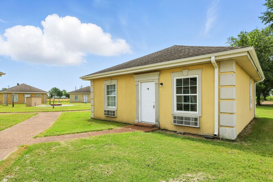 More Photos Of 4325 Casino Center Dr, Robinsonville Apartments For Sale