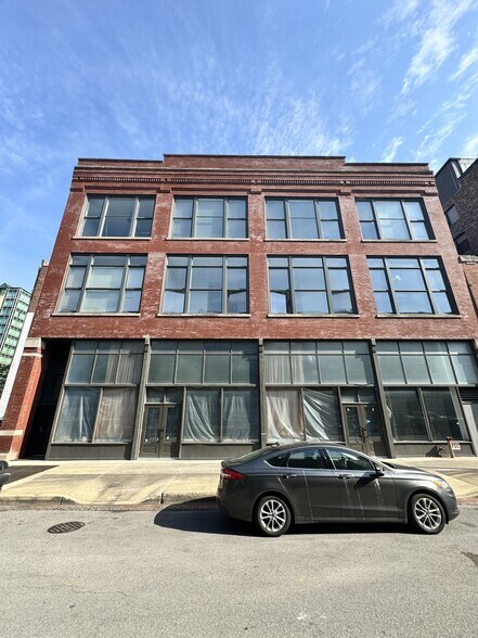 More Photos Of 20 W Louisiana St, Indianapolis Storefront Retail Residential For Lease