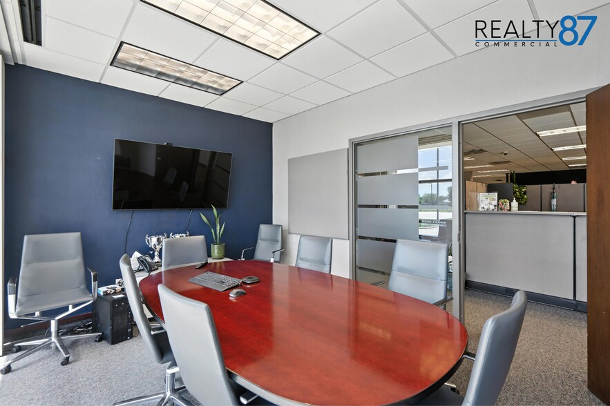 More Photos Of 4050 River Center Ct NE, Cedar Rapids Office For Lease