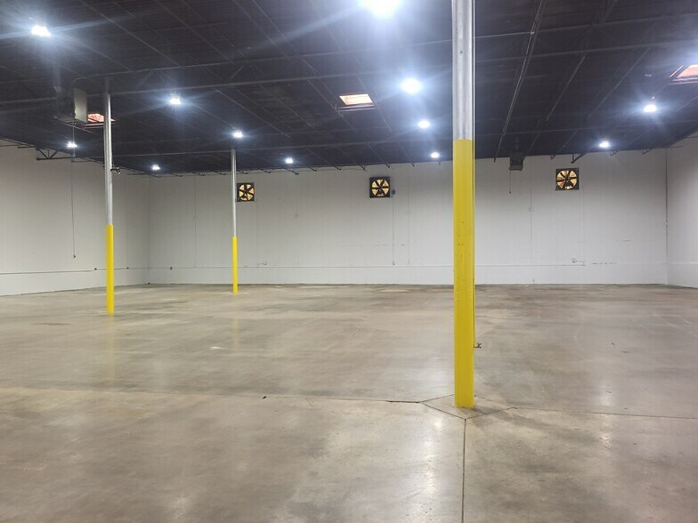 More Photos Of 4020 La Reunion Pky, Dallas Distribution For Lease