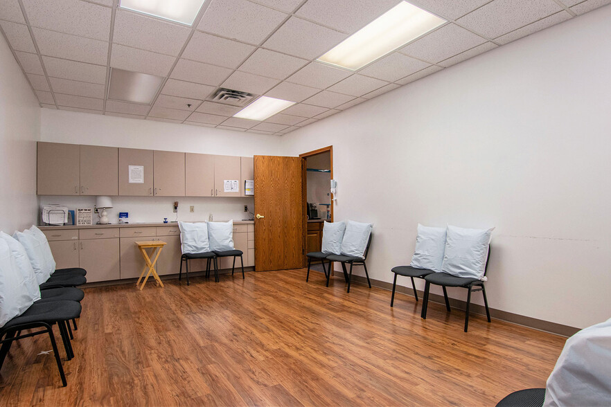 More Photos Of 645 Barclay Cir, Rochester Hills Medical For Lease