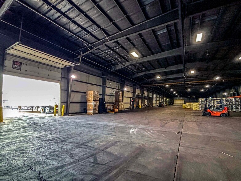 More Photos Of 5900 Pennsylvania Ave, Maple Heights Distribution For Lease