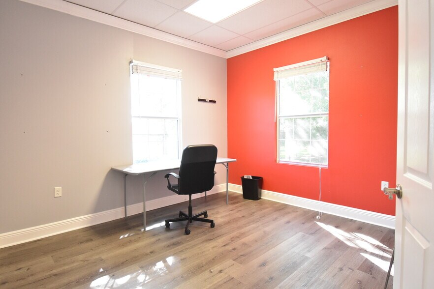 More Photos Of 1377 Providence Rd, Brandon Medical For Lease