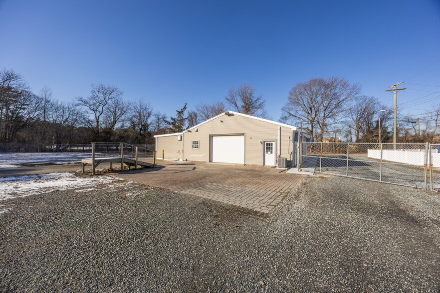 More Photos Of 320 Tilton Rd, Northfield Warehouse For Lease