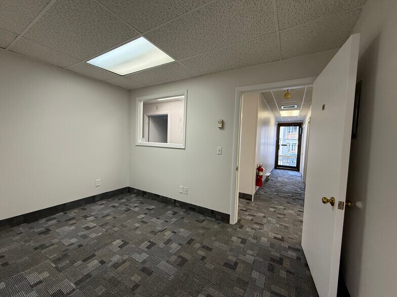 More Photos Of 625 Chandler St, Worcester Storefront Retail Office For Lease