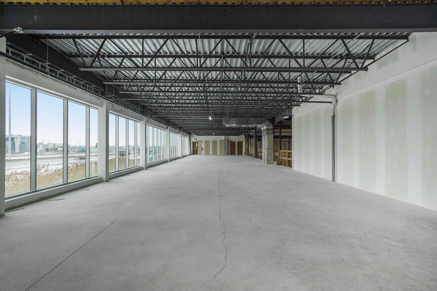 More Photos Of 50 Rue Jean-Paul-Cayer, Blainville Industrial For Sale