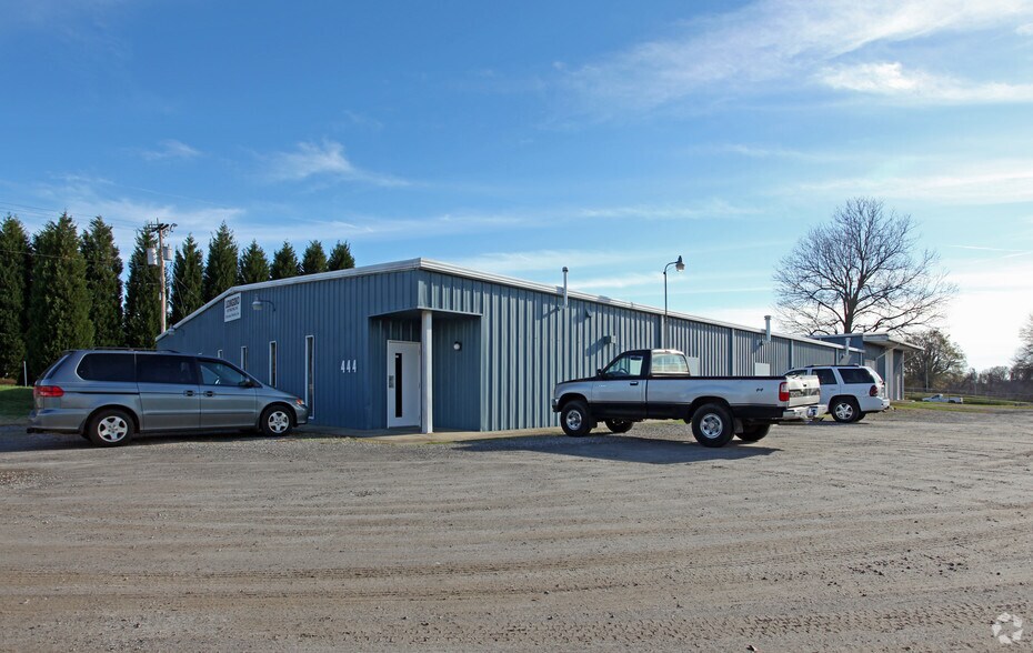 More Photos Of 444 Drake St, Statesville Warehouse For Lease