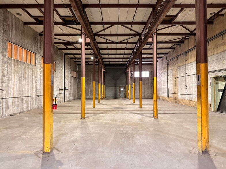 More Photos Of 400 A St, Granite City Warehouse For Lease