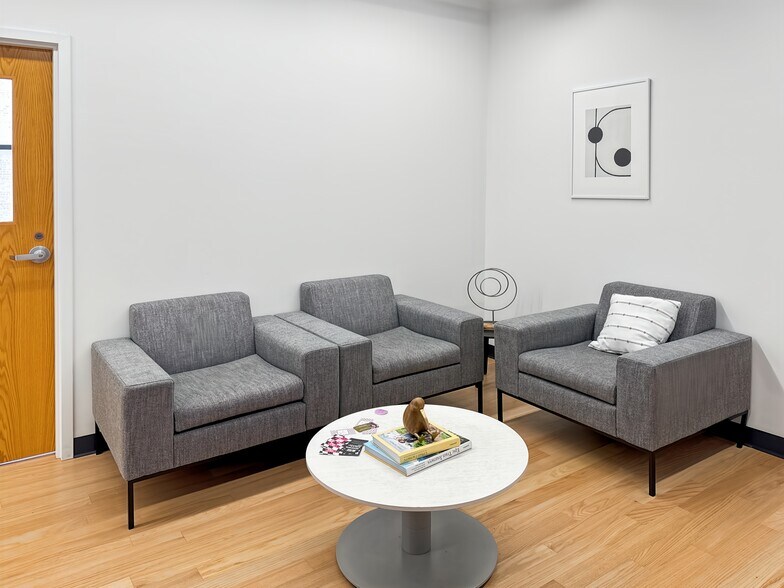 More Photos Of 1918 N Mendell St, Chicago Coworking Space