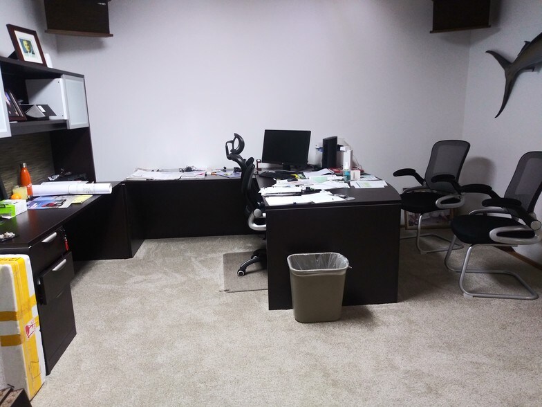 More Photos Of 5017 N Coolidge Dr, Tampa Warehouse For Lease