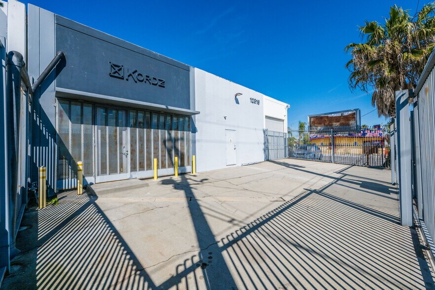 More Photos Of 12819 Main St, Los Angeles Warehouse For Sale