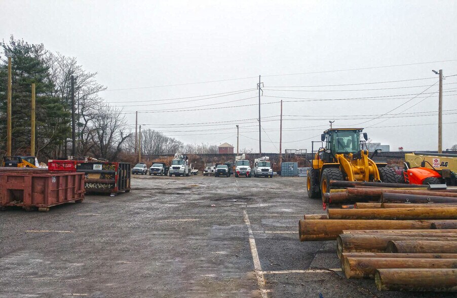 More Photos Of 215 Parkway, Carle Place Land For Lease