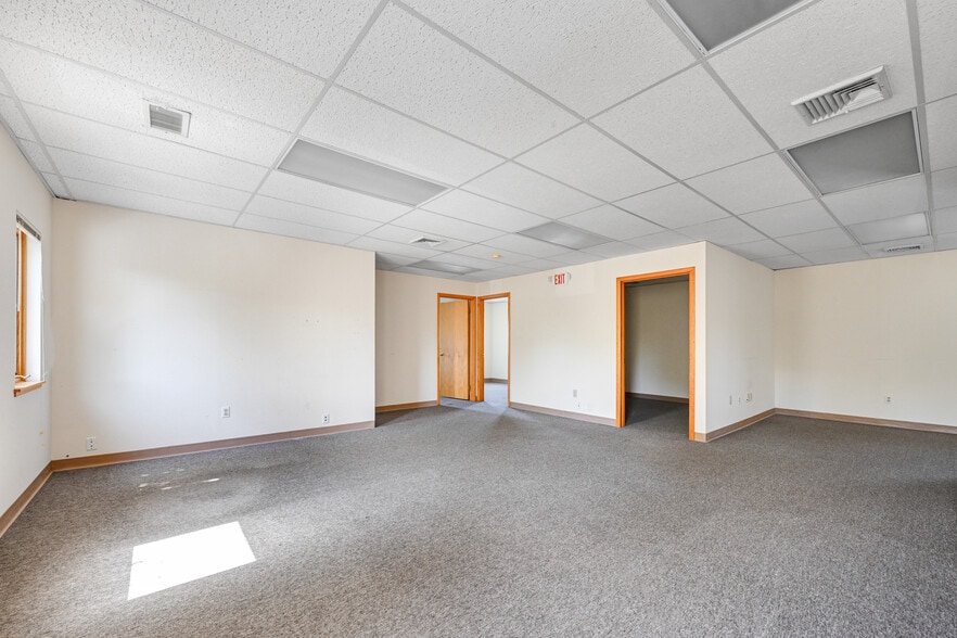 More Photos Of 15 Rockland Ter, Verona Office For Lease