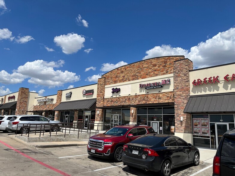 More Photos Of 3529 Heritage Trace Pky, Fort Worth Unknown For Lease