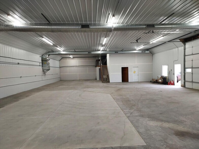 More Photos Of 945 5th Ave SE, Hutchinson Light Manufacturing For Lease