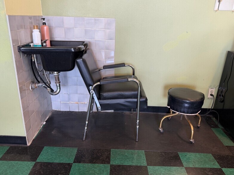 More Photos Of 937 S Alvarado St, Los Angeles Storefront Retail Office For Lease