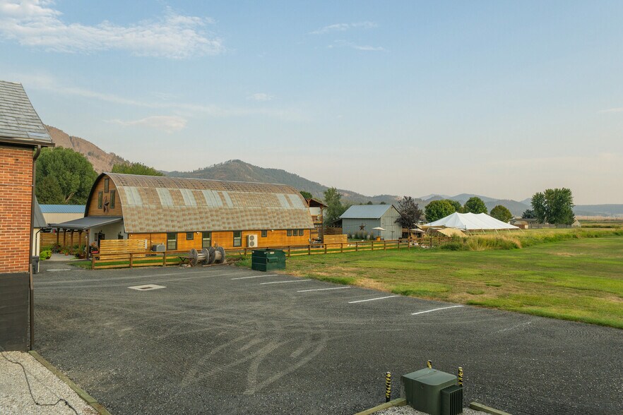 More Photos Of 508 E Main Ave, Chewelah Office For Sale