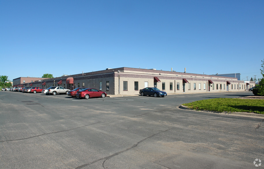 Primary Photo Of 9550 W Bloomington Fwy, Bloomington Coworking Space