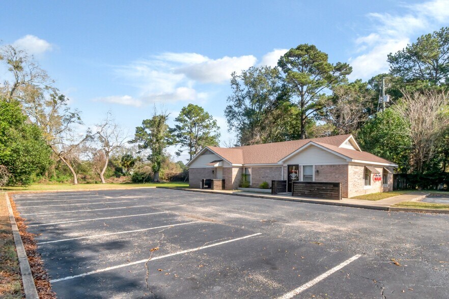 More Photos Of 1962 Spring Hill Ave, Mobile Office For Sale